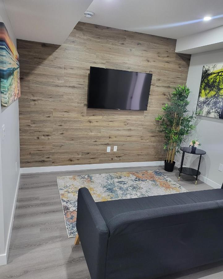 Luxury Suite In Calgary Nw Exterior foto